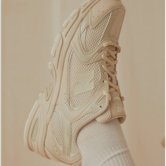 Beige/Cream New Balance 530 Sneakers Size US Mens 5 - Picture 3 of 7